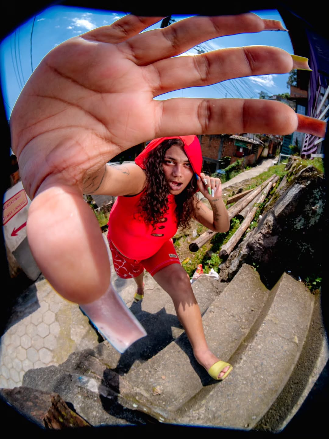 Pra Ficar de Olho: A arte expansiva de Re Moraes