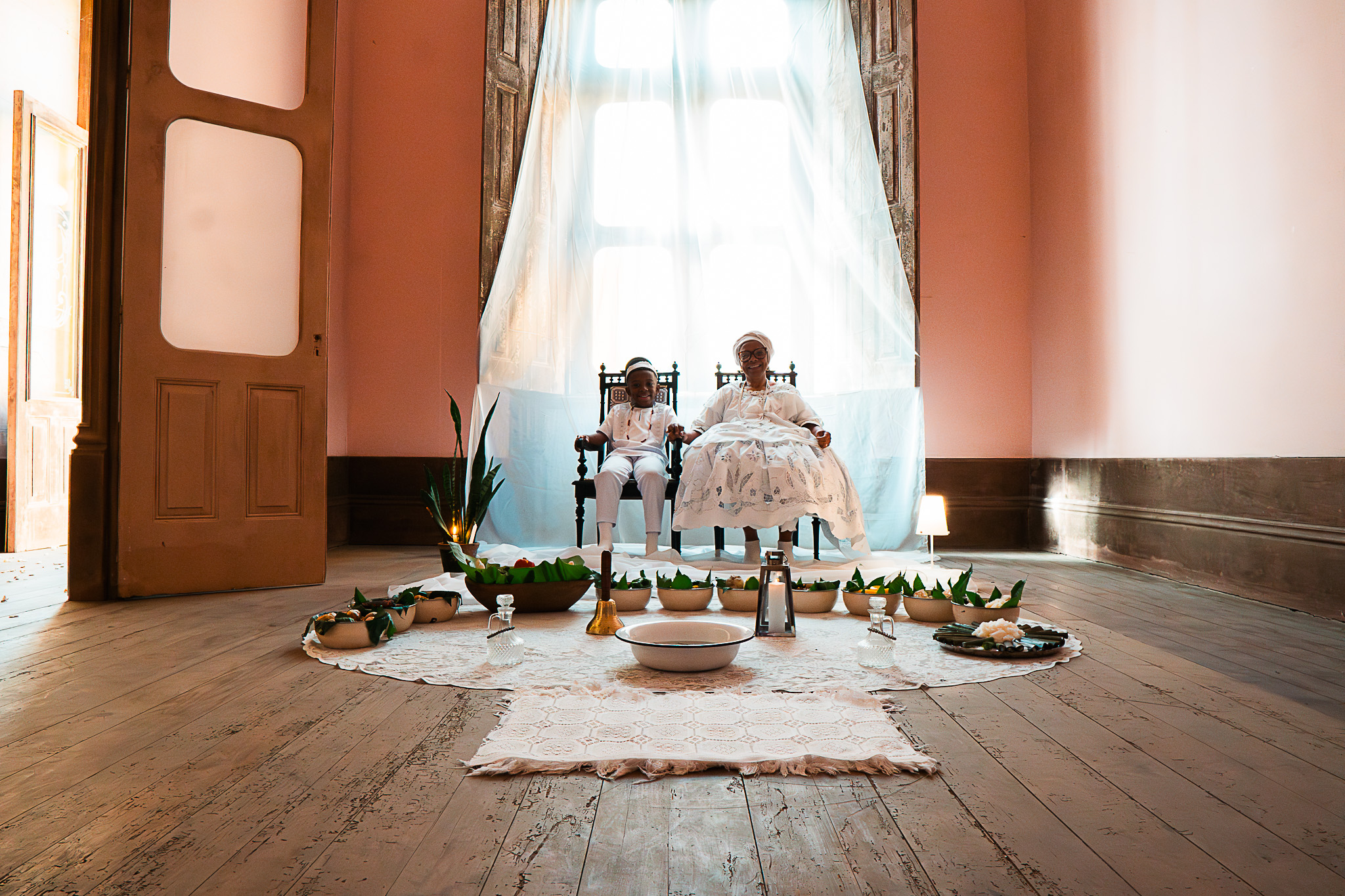 Filme cria experiência sensorial em casarão construído por mãos negras