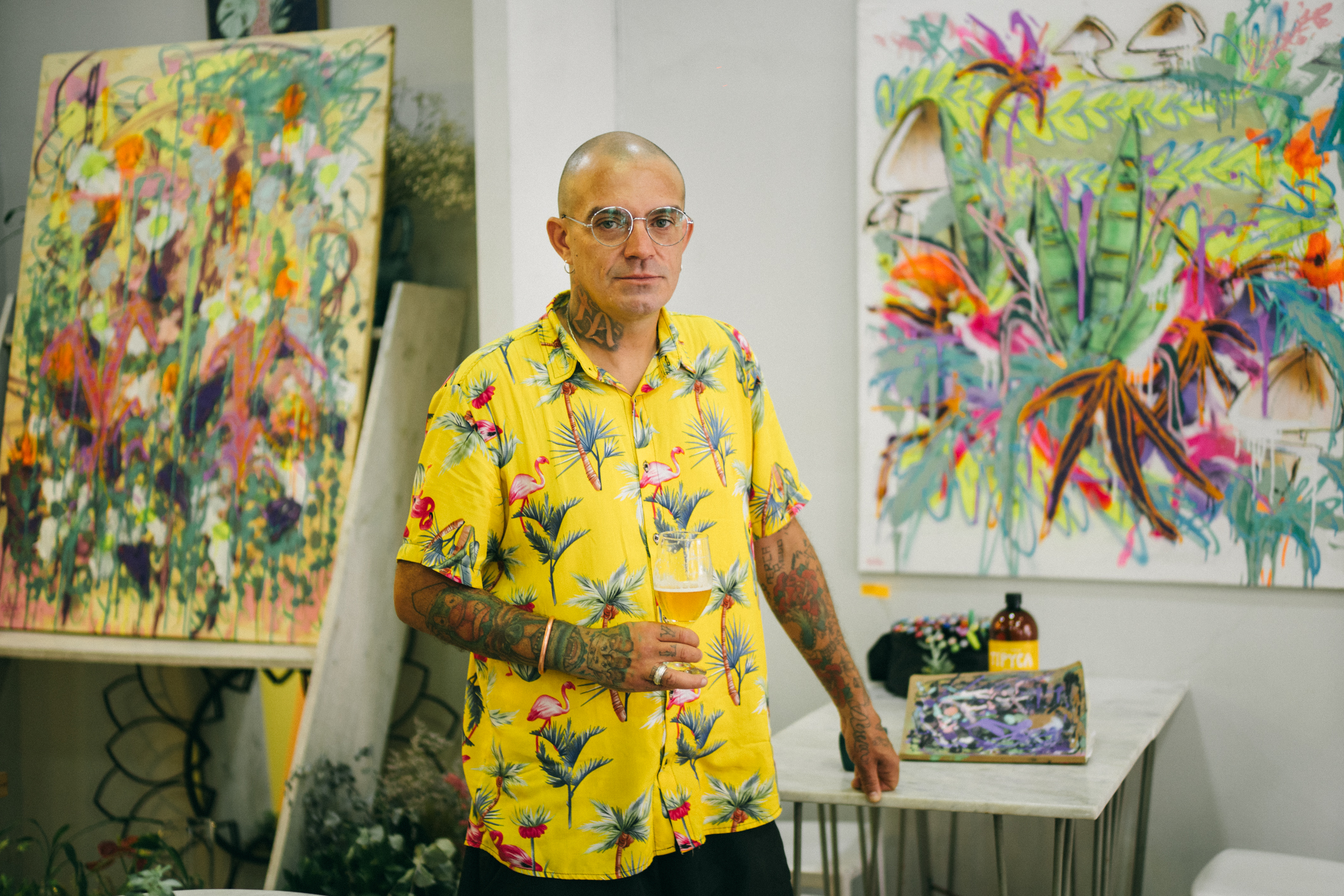 Artista Bero Moraes explora o caos criativo através da estética botânica