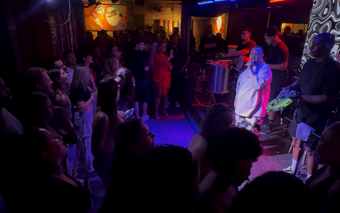 Cantor Pedro faz primeiro show solo e apresenta o single Dever Te Chama