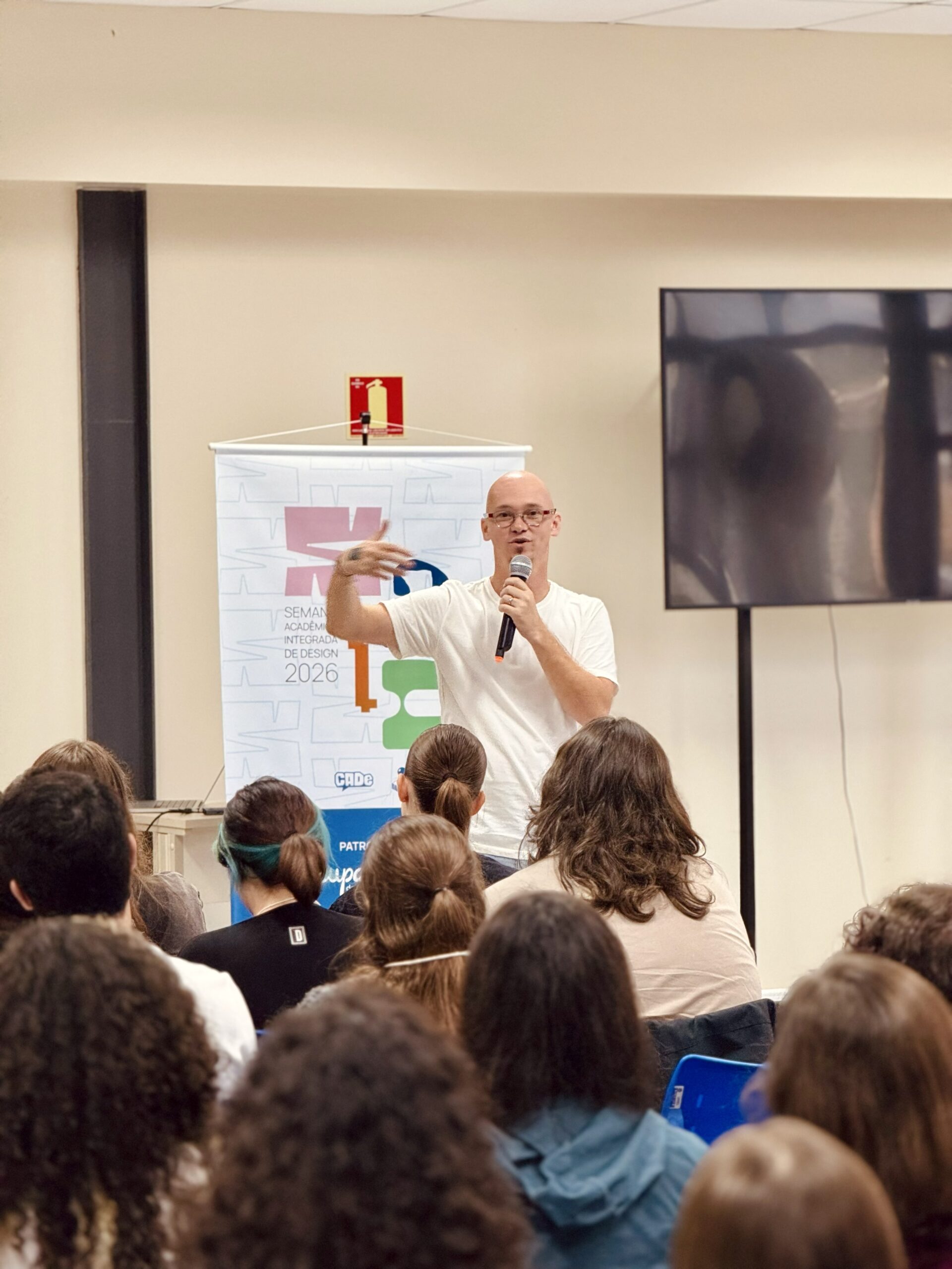 Fabio Haag fala sobre carreira, negócios e futuro do design em palestra na UFPel