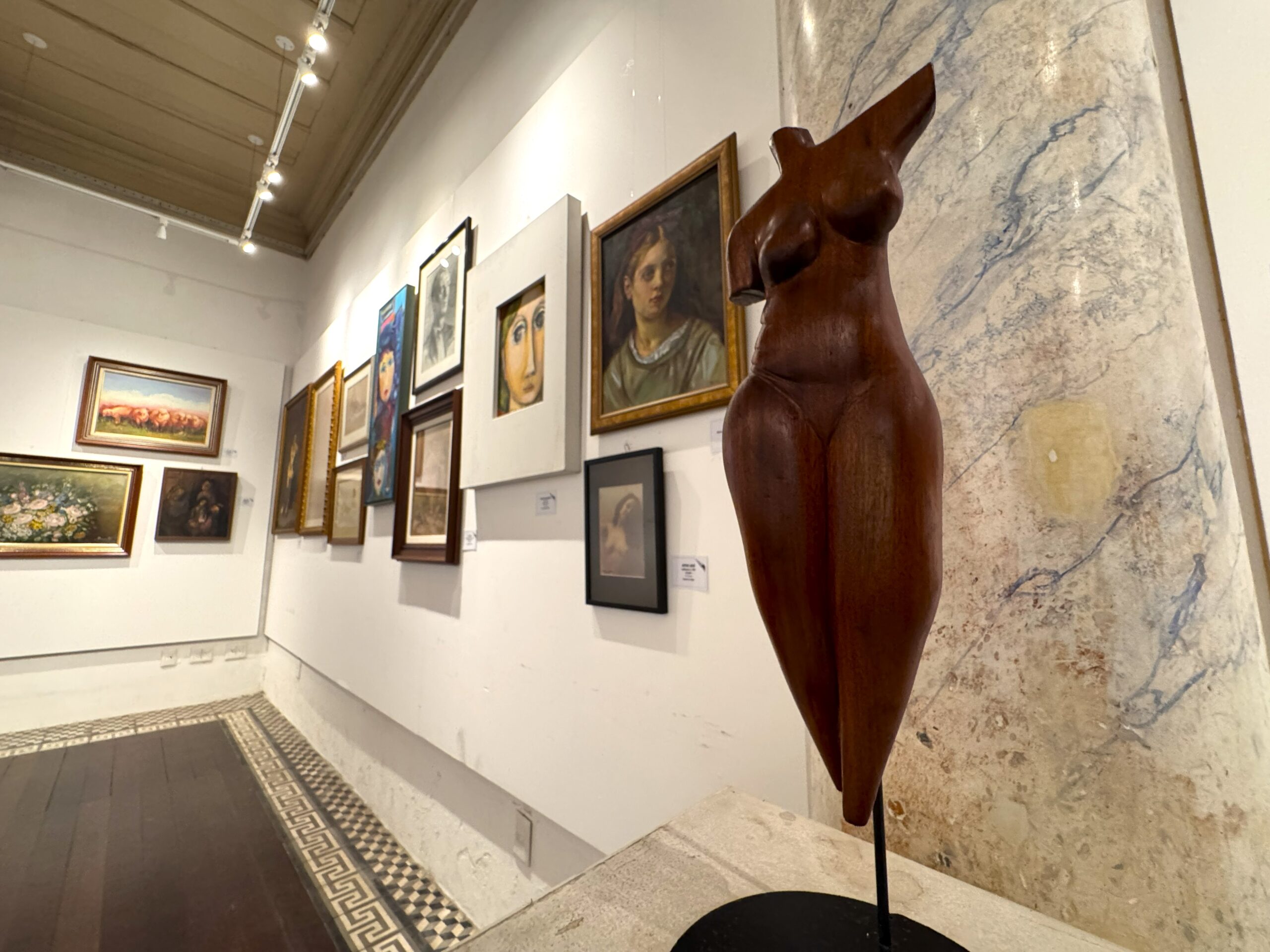 Pinacoteca de Pelotas apresenta acervo em duas exposições e reforça necessidade de sede própria