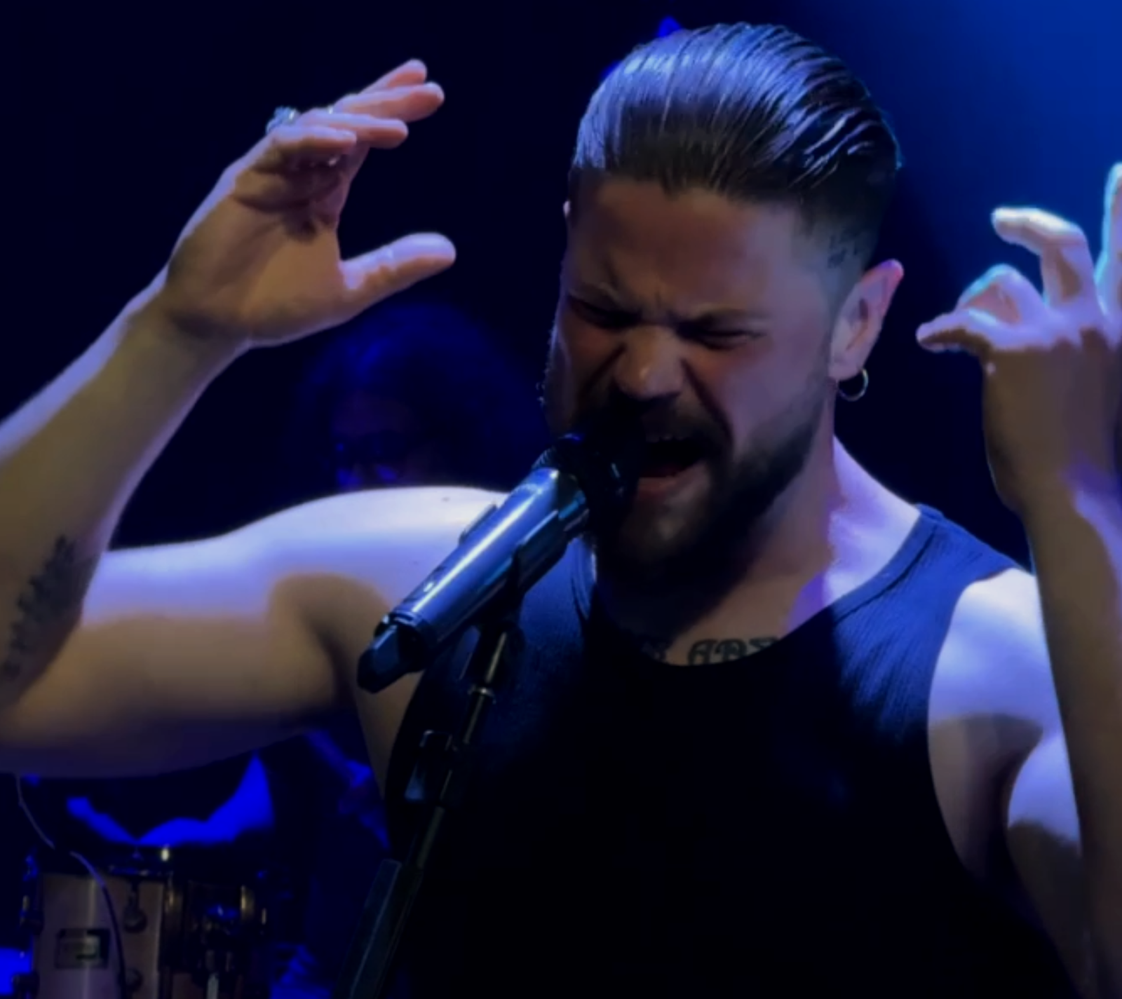 Visceral marca estreia de César Lascano no palco do Sete de Abril