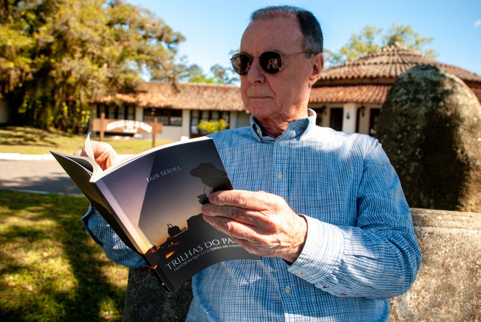 Jair Seidel lança livro com crônicas sobre suas vivências no campo