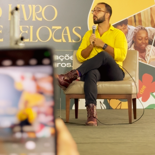 Raphael Montes, criador de “Bom dia, Verônica”, atrai multidão na 50ª Feira do Livro