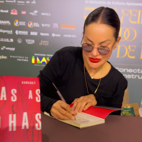 50ª Feira do Livro recebe artista plástica e escritora Paula Klien