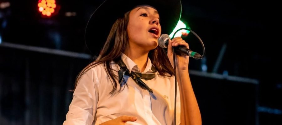 Pra Ficar de Olho: aos 19 anos, Bibiana de Mattos Melo divide a rotina entre a faculdade de Medicina e a música
