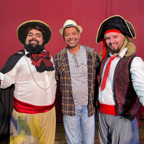 Cem Caras apresenta comédia sobre o descobrimento