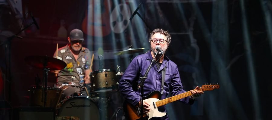 Duca Leindecker lota Theatro Guarany em show da turnê “Tudo que se Tem”