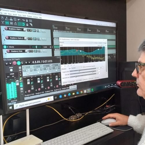 Violonista transforma pesquisa sonora em novo álbum