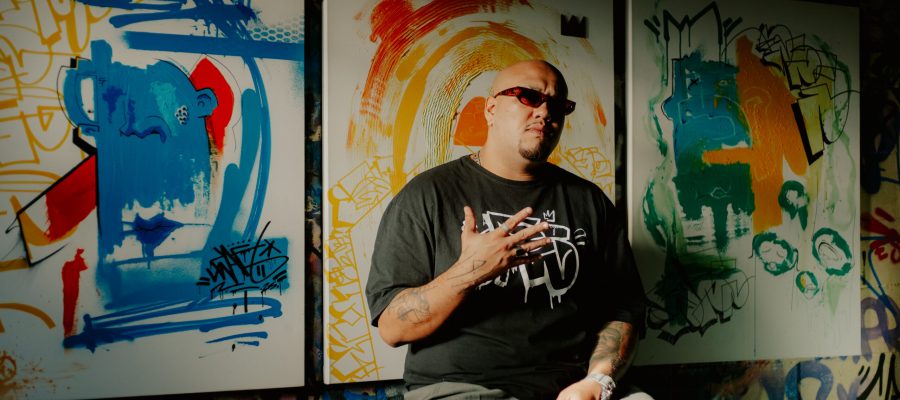 Gabriel Gas apresenta exposição inspirada em álbum clássico de rap
