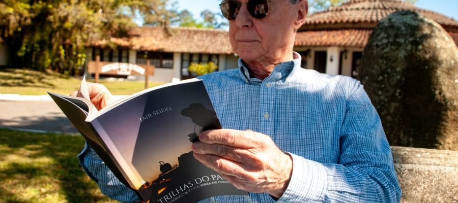 Jair Seidel lança livro com crônicas sobre suas vivências no campo