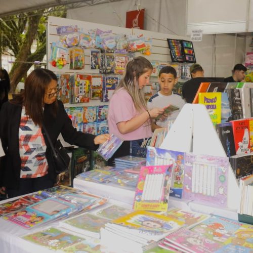 51ª Feira do Livro de Pelotas termina com alta nas vendas e público fiel, mesmo com chuva