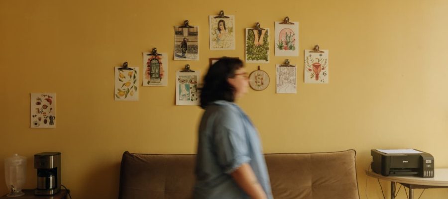 Pra ficar de olho: Água, cidade e feminino na aquarela de Stela Kubiaki