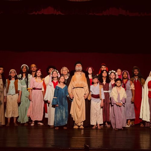 Cia. Cem Caras celebra 50 anos com nova montagem de Fuenteovejuna