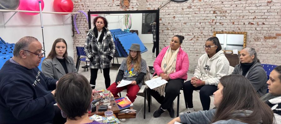 GRUPO THOLL ENCERRA “O PICADEIRO DAS MULHERES” COM OFICINA DE MAQUIAGEM