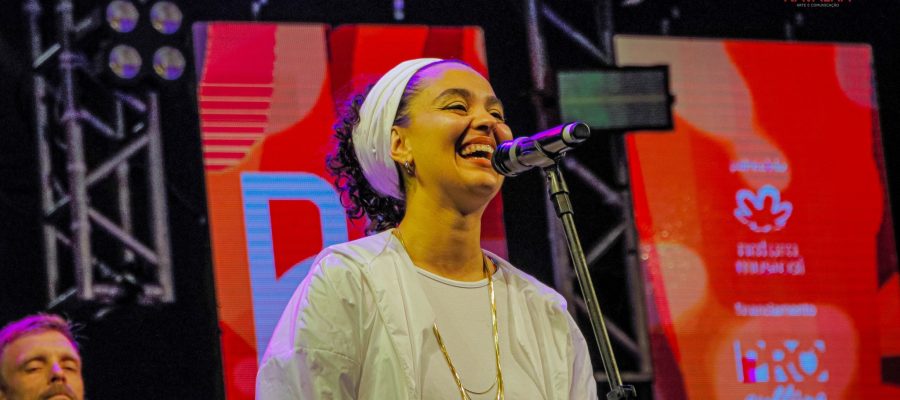 Emily Passarinho transforma processo criativo em série