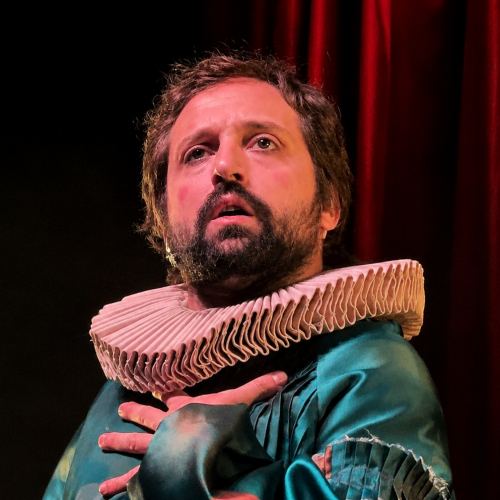 Gregório Duvivier lota teatro em Pelotas com “O Céu da Língua”